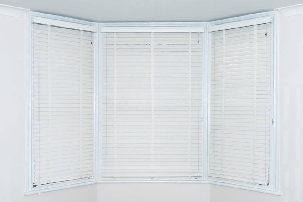 Wood venetian blinds